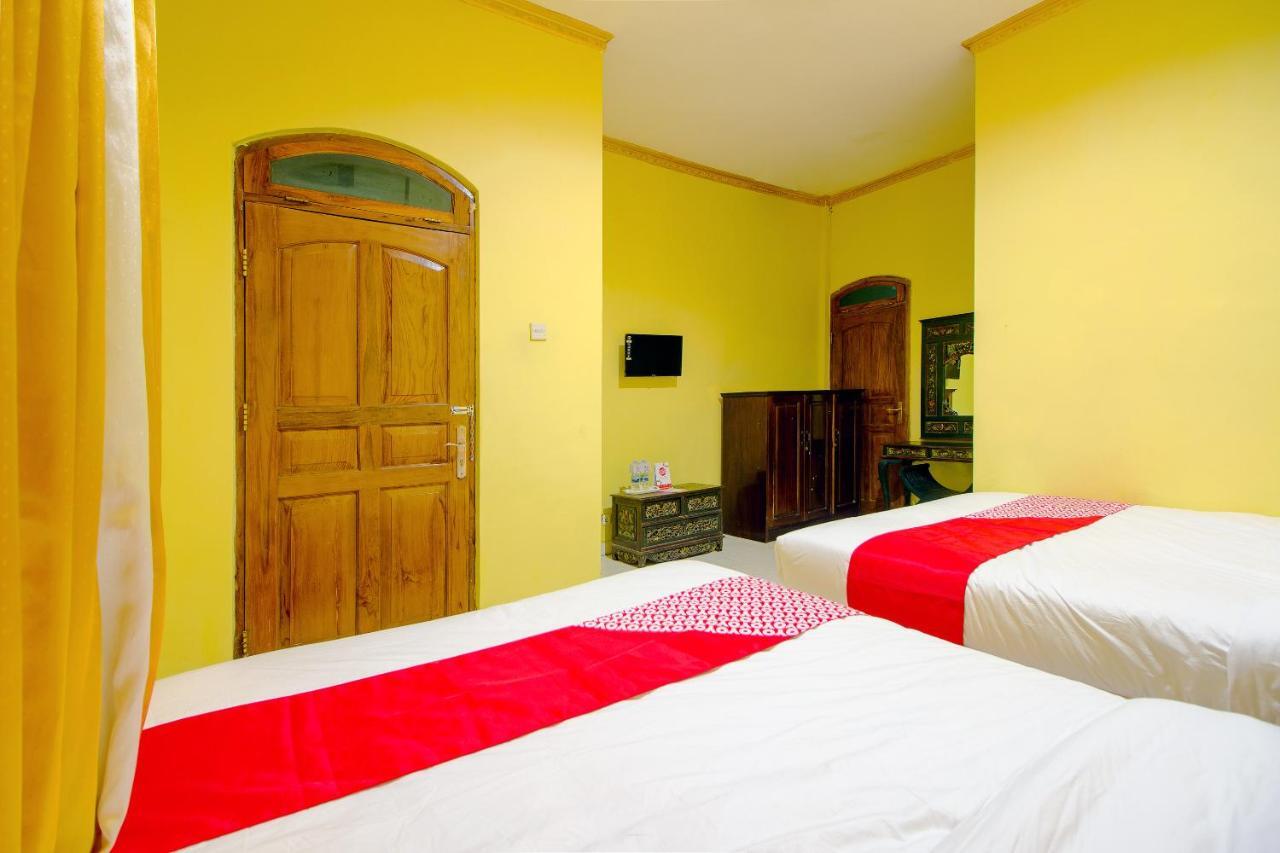 Oyo 1770 Hotel Mawar Saron 2 Kejayan Exteriör bild